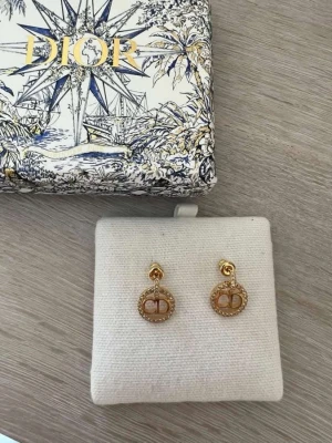 Örhängen  - Helt nya rostfria d1or örhängen 💛 