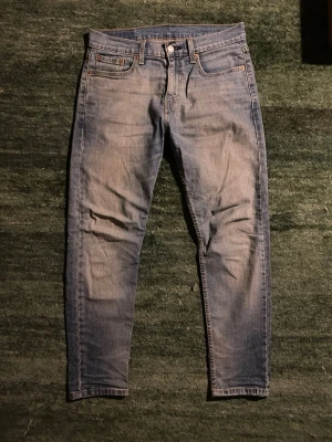Archive Levi’s jeans  - Säljer ett par otroligt feta och gamla jeans från Levis! Paret började som mörkblåa men har blivit ljusblåa! Riktigt fint skick, storlek W30 L31/32 hör av dig vid frågor om jeansen osv! 