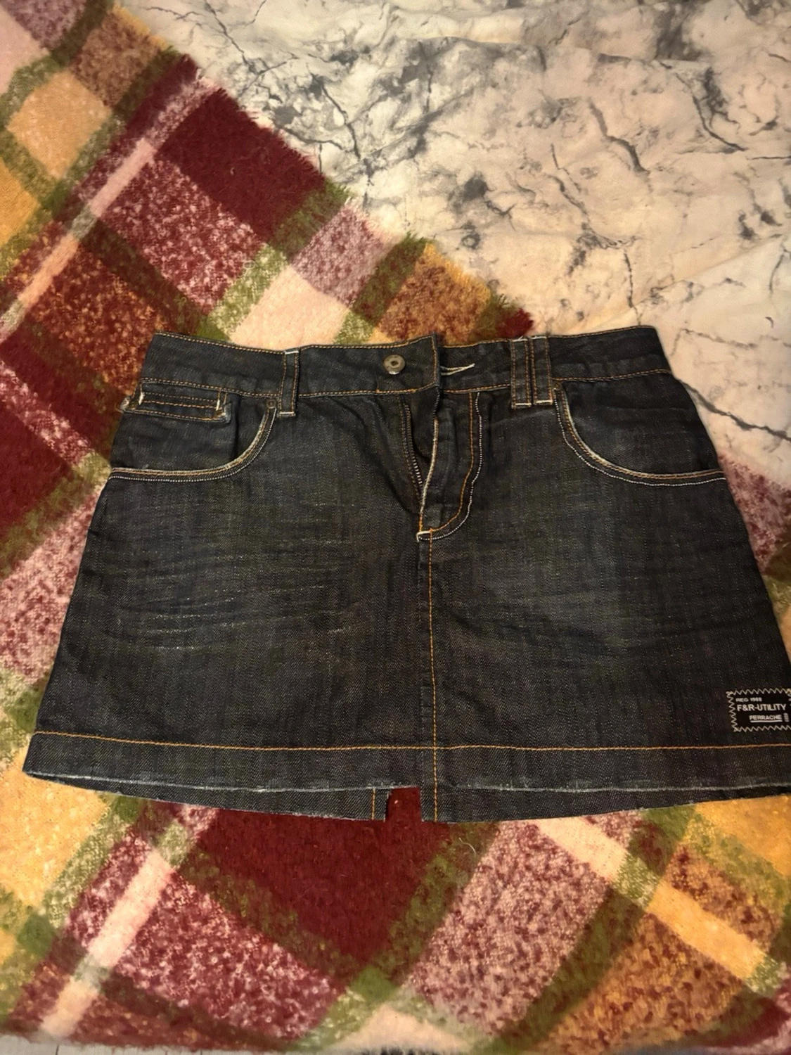 Glittrig Mörkblå jeanskjol med fickor och detaljer  - 4