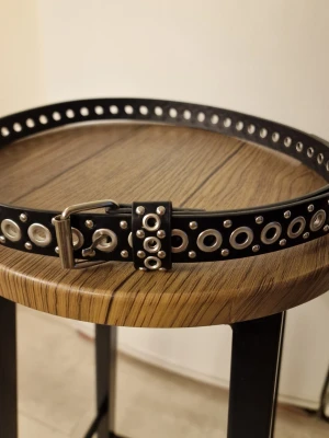 Skärp punk svart - Skärp punk. Längd 110 cm. Bredd 2,8 cm. Polyuretan.
