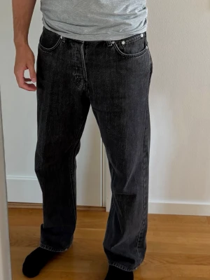 Jeans - Weekday Space jeans. Storlek W30 L32. 