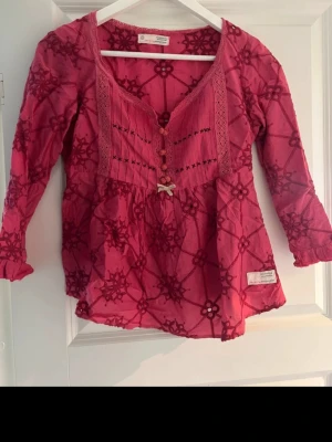 Odd Molly blus - Jättesöt Odd Molly blus i rosa. Mycket bra skick💕