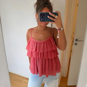 Rosa volangig linnetopp - Säljer denna superfina, rosa, glittriga volangtoppen från intimissimi!💖