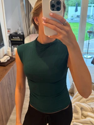 Grön topp🌟 - Jättefin grön topp från Gina, snygg att ha under blazer 💕