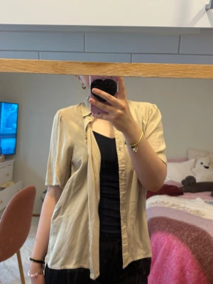 Beige kortärmad skjorta - Beige skjorta med korta ärmar