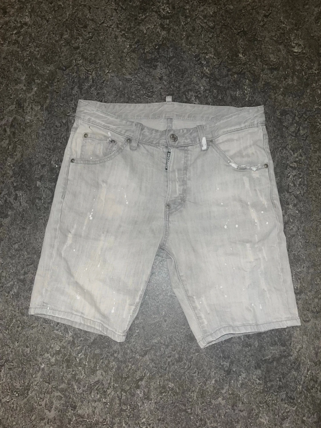 Ljusgrå Dsquared2 shorts  - 2