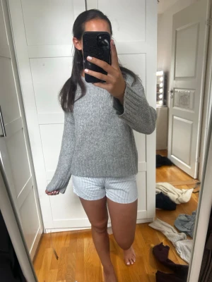 Vita och ljusblå randiga shorts - Jätte fina jeansshorts , storlek 36