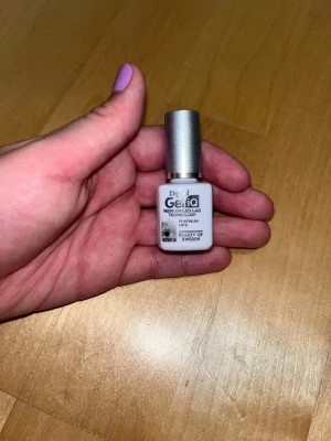 Geelilakka - Käyttämätön hopean värinen geelilakka. Ovh noin 8.9€. Eläintalous MMM Katsothan myös muut ilmoitukseni Tarjoa 