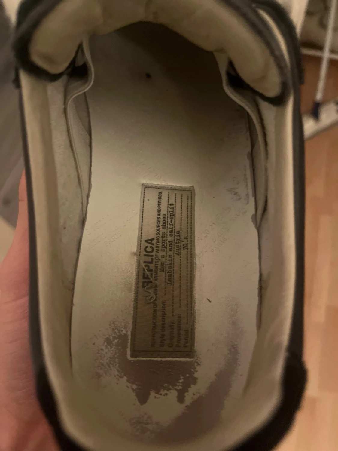 Svarta sneakers med vit sula - 2