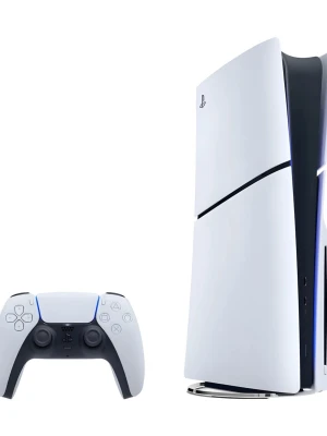PlayStation 5 spelkonsol med handkontroll - PlayStation 5 är en kraftfull spelkonsol i vit och svart design med futuristiska former. Konsolen har en matchande trådlös handkontroll med blå LED-detaljer. Perfekt för gaming på nästa nivå och stödjer 4K-upplösning.