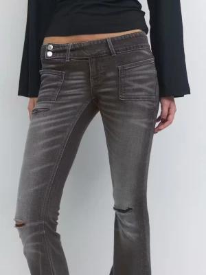 Grå bootcut jeans - Storlek M tall! Säljer pga att de är för långa för mig. De har hål längst ner vid hälarna, därmed det låga priset🩷
