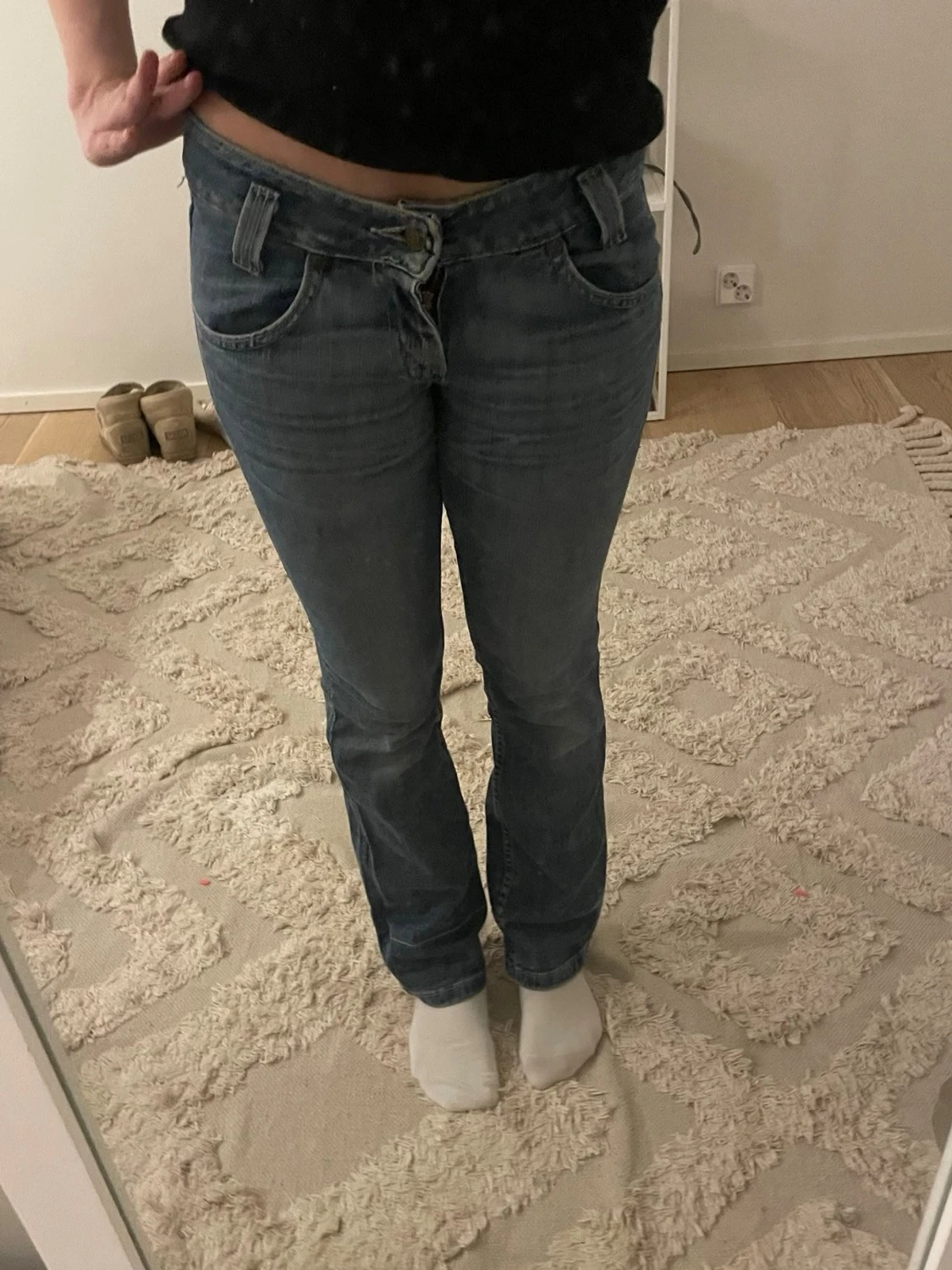 Blå bootcut jeans med låg midja