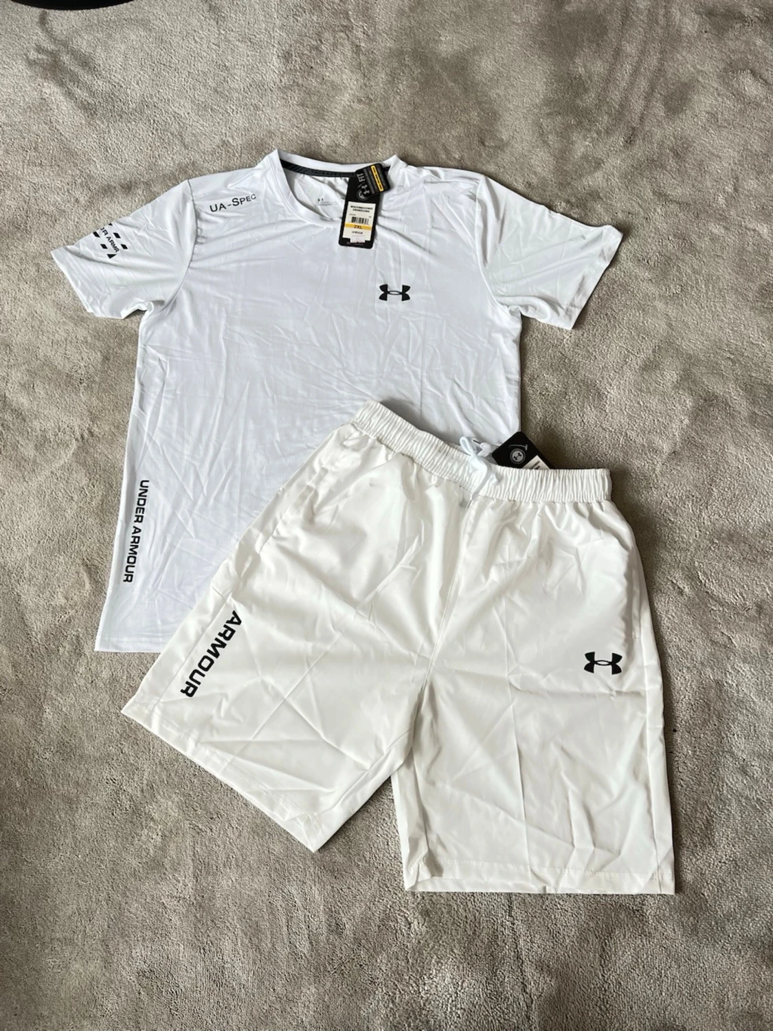 Under Armour Set – T-shirt + Shorts | Vit | Helt nytt med tags