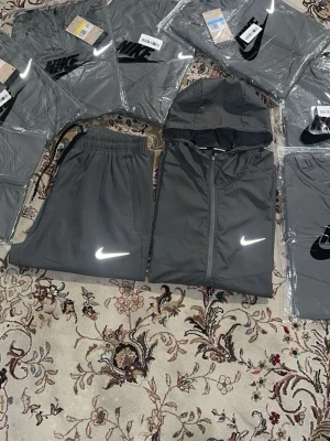 Nike Miller set  - Nike Miller set helt ny         storlek S-M-L
