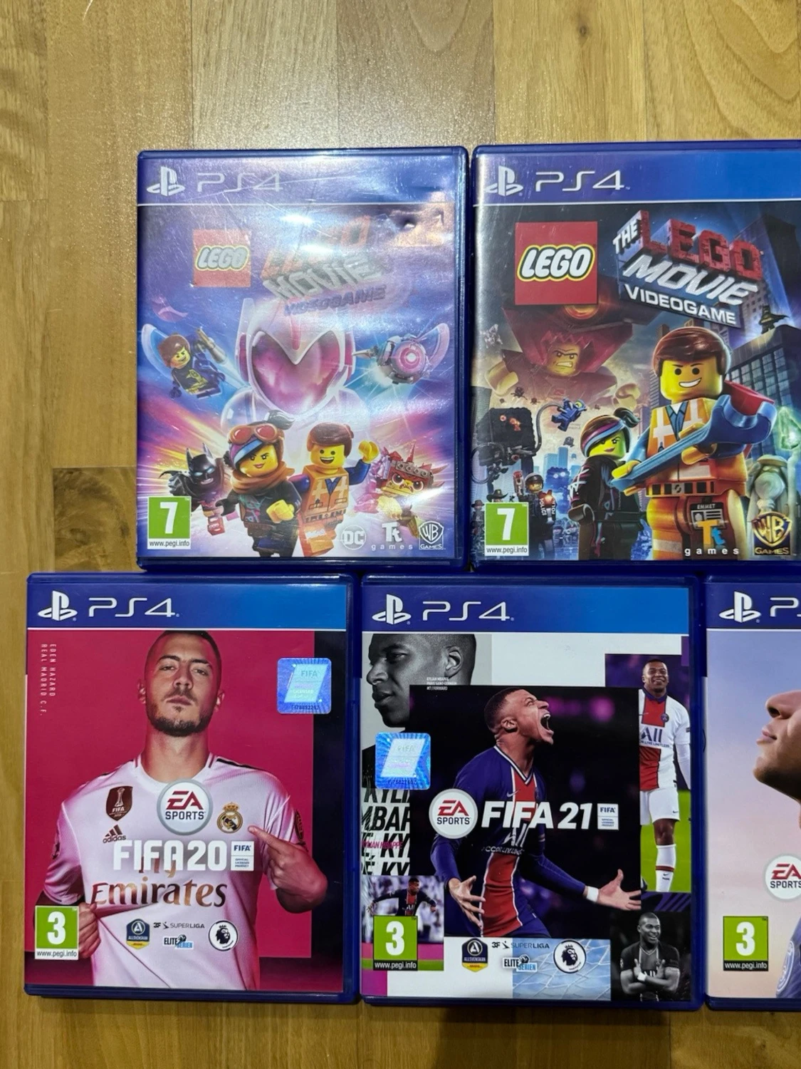 PS4 spelpaket med FIFA, LEGO & Crew - 6