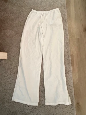Linne byxor - Linne byxor från gina young, storlek 146/152, använts en gång och är i bra skick.