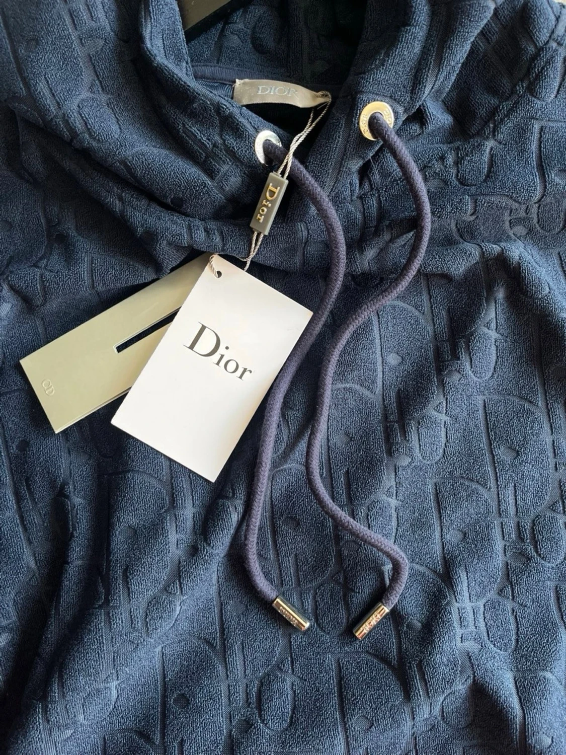 Mörkblå hoodie med mönster - 2