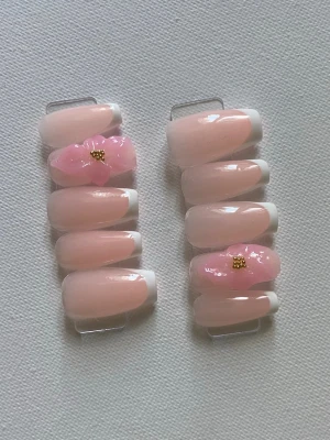 Naglar - Enkla franska med 3D blomma