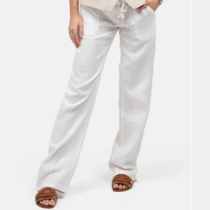 linnebyxor - lågmidjade linnebyxor från skagen clothing i strl. xxs 🎀 så så fina men kommer aldrig till användning nypris: 799kr  mitt pris: 549kr