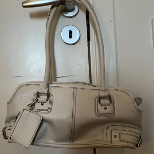 Vit väska - Jätte fin vit väska💓💕