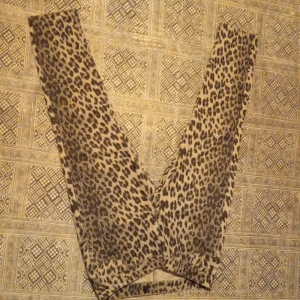Gray Leopard Print Pants - gray pants with leopard print, size l:31 and w:33/44, women's  brand: soyaconcept