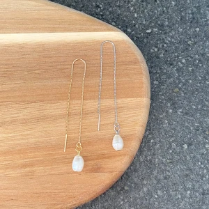 Örhängen  - All information på bild 2 👉🏻  En för 65kr och ett par för 110kr frakt ingår! 💌 Instagram - Vikiicom