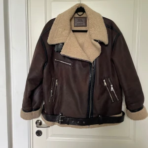 Zara jacka - Ascool oversized zara jacka i storlek xl. Nypris var någonstans mellan 1000-1200, jag säljer för 450. <3