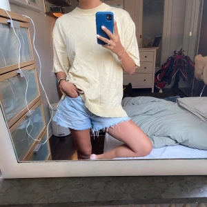Tröja - Snygg stickad T-shirt, översized men älskar att den har lite längre ärmar
