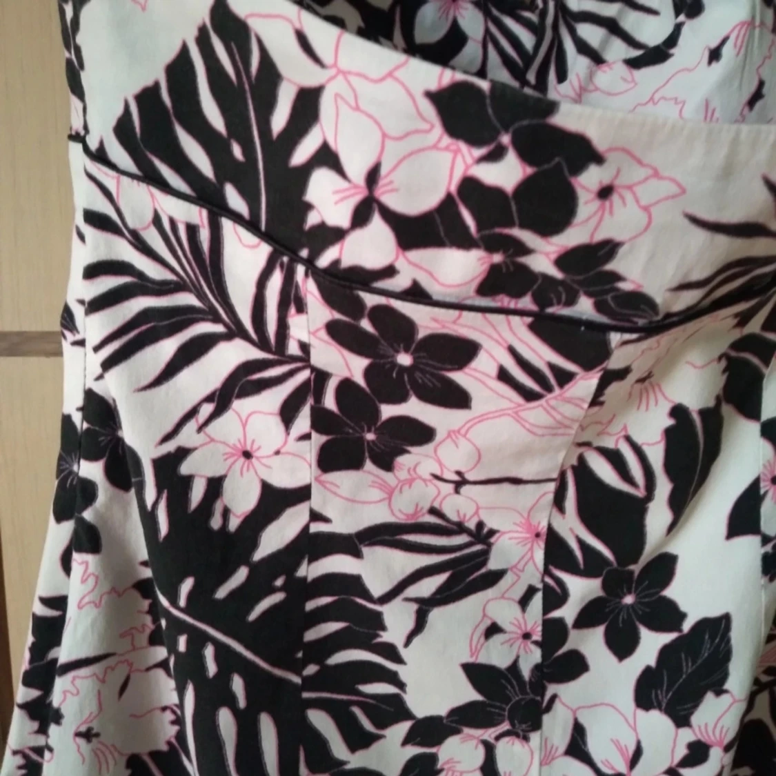 Klänning med barr rygg - 90