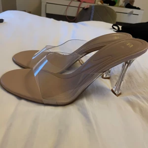 Klackar  - Eftertraktade klackar från Zara.  Storlek: 39 