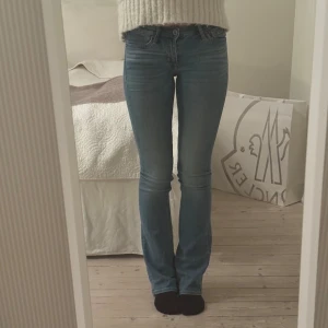 Crocker jeans  - Säljer nu mina älskade blåa Crocker jeans i storlek W23/24 L33 pga att de blivit för små❣️skriv om du vill ha fler bilder eller om du har några frågor 💗