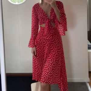 Adoore riviera dress  - En superfin klänning från adoore, använd två gånger och sedan tyvärr bara hängt i garderoben, köpte för 1495:- på adoore hemsida💕