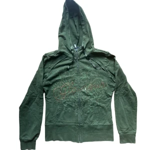 y2k green zipup vintage  - zipup hoodie med detaljer. Storlek S. Köparen står för frakt. 