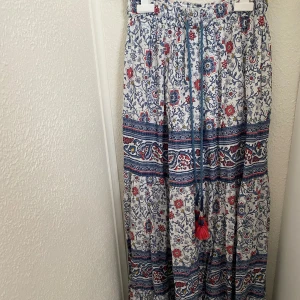 Långkjol  - Är 1.60 och för lång för mig! Ca- 112 cm 💙