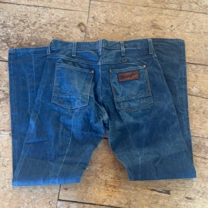 Wrangler jeans - DM för frågor!