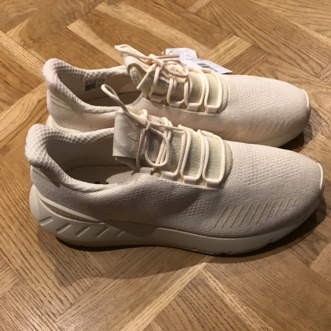 Beige sneakers från Adidas - 91