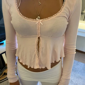 Rosa gina tricot tröja - Jag säljer min jätte fina rosa tröja som jag bara användit 3 gånger💗tröjan är i   S💗 om ni har några frågor eller vill ha fler bilder är det bara att fråga💗