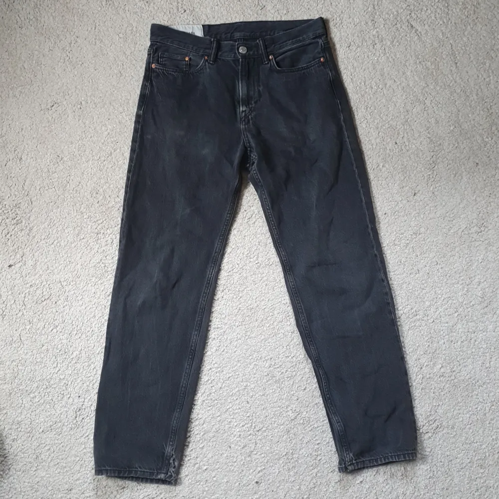 30/32 Relaxed jeans från H&M. Pris 180kr. Nypris 450kr. Rätt bra skick.. Jeans & Byxor.