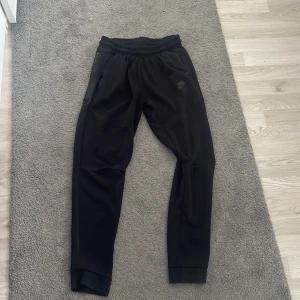 Nike  - Dom har byxorna är bra skick som nya .