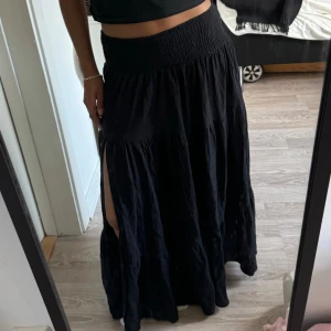 Långkjol - Superfin långkjol med slits🩷