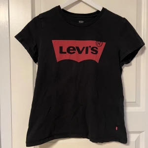 Levi’s T-shirt svart - Använd men fint skick