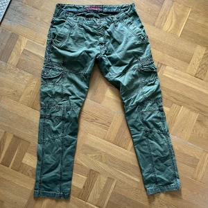 Gröna cargobyxor - Lågmidjade cargobyxor Y2K