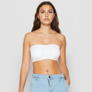 Axelbandslös bh - Oanvänd, endast testad. Super bekväm och skönt material. Säljer då den är för stor. Köpt för 190kr.