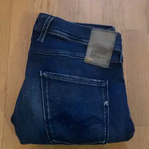 Replay anbass jeans skick 9/10. Använda va 5 gånger. Inga konstigheter