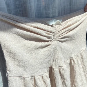 Strapless Tub Klänning Rosa - Säljer min superfina strandklänning som har halterneck band men kan också användas utan dem, superfin passform och passar perfekt till att dra över innan stranden!