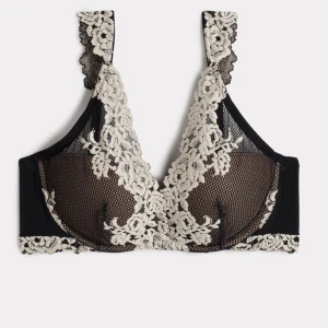 Intimissimi bh - Säljer min fina intimissimi behå eftersom den inte kommer till användning. Den är i nyskick och jag har endast använt den 1-3 ggr, alltså har den inga defekter osv! Jag tvättar den även innan jag skickar pga hygieniska skäl💗 (pris kan diskuteras)