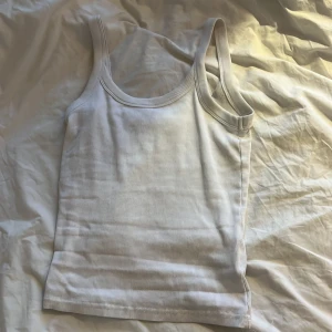 Snygg linne😍❤️ - Super fint linne ifrån Gina! Andvänd ca 2 ggr så skicket är super! Kan bytas mot något och pris kan diskuteras! Är i storlek xs men funkar för dem som har xxs-M❤️