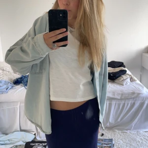 Jeans jacka  - Säljer denna snygga jeans jacka från zara! Ny pris 500 kr 🥰