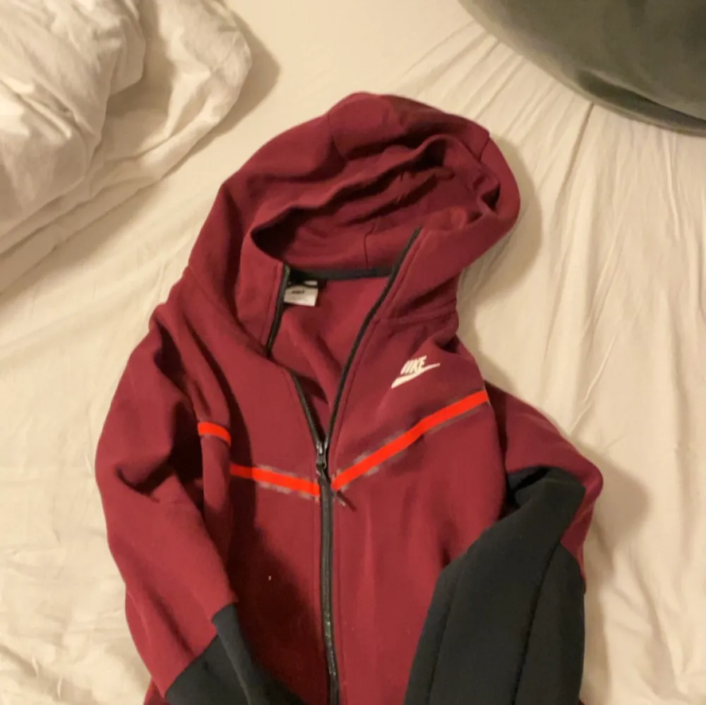 Nike tech hoodie. Hoodies.