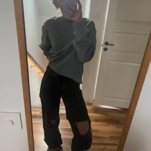 Jeans - Jag är lite osäker på storleken men ska tro att den är runt 34/36